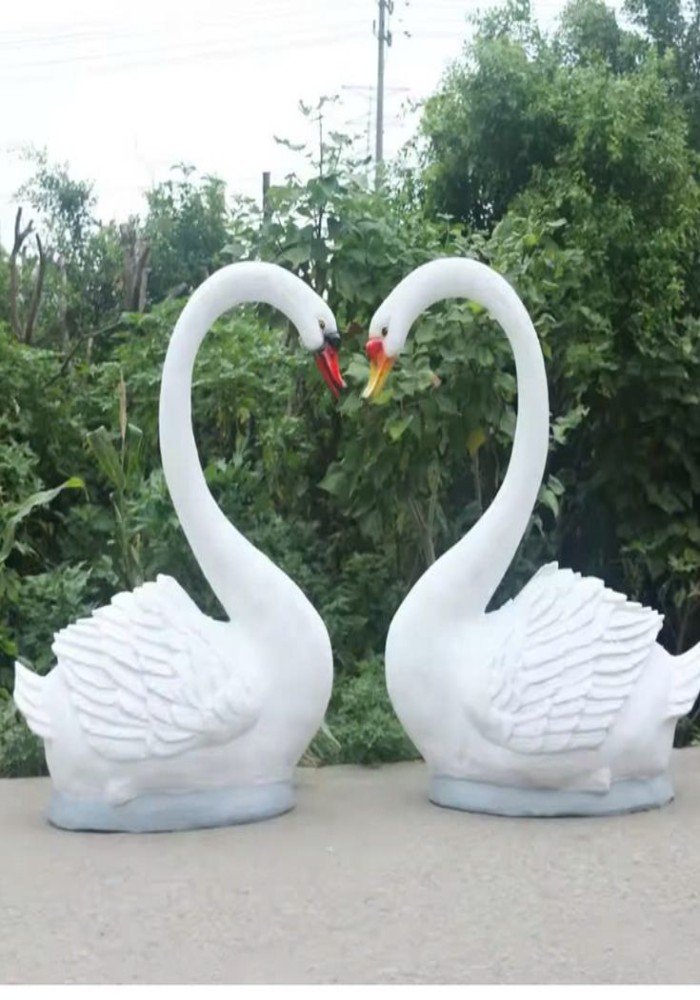 Outdoor Resin Swan Couple Garden Statue